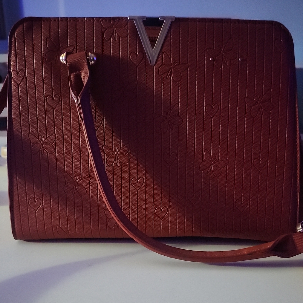 Women's Structured Shoulder Bag with V-Emblem in Burgundy